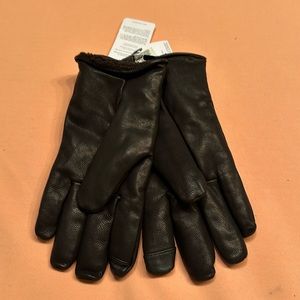 New UGG Leather/faux fur lining gloves. Size XL. Black.